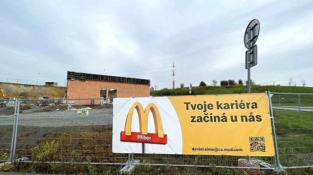 VIDEO: McDonald ́s v Příboře má otevřít do konce roku, už láká personál