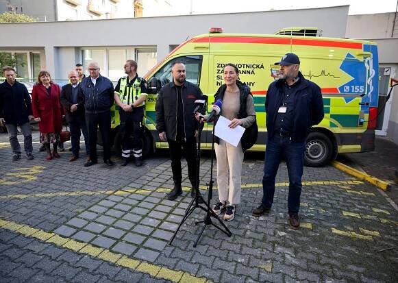 Inspirace seriálem Sanitka: Největší základna pražské záchranky má novou tvář