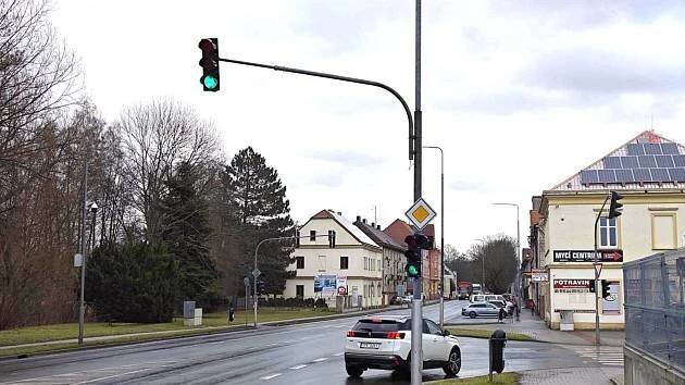 Křižovatky Domažlic dostávají nová LED návěstidla. Město pokračuje s modernizací