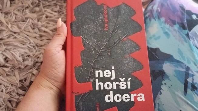 Uprchnete z pekla a začnete nový život. Jenže pak zjistíte, že jste Nejhorší dcera