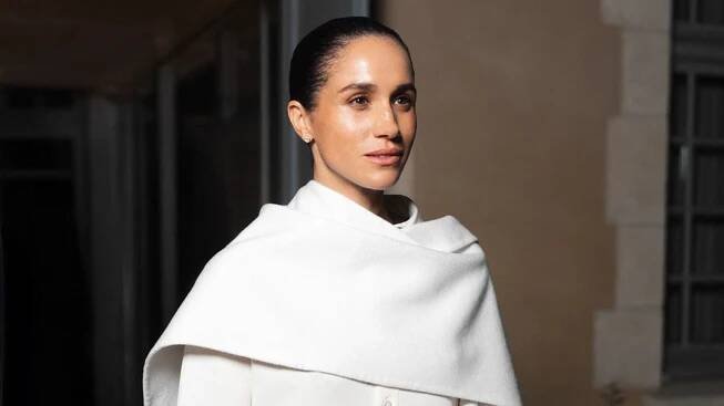 Meghan Markle schytává kritiku za výlet do Paříže