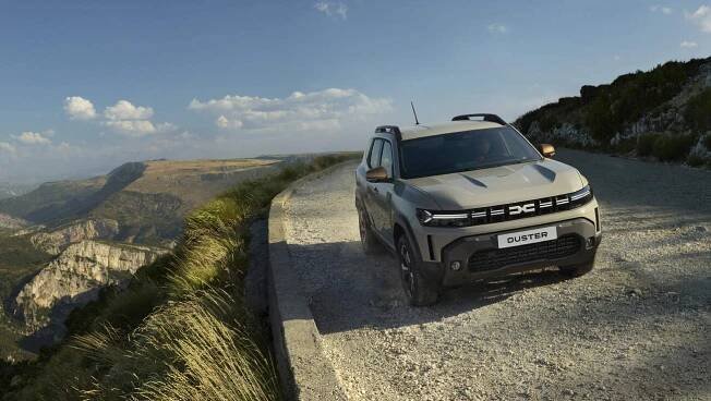 Tohle nám chybělo! Dacia Duster a Bigster nabídne kombinaci automatu a čtyřkolky v motorizaci Hybrid-G 150 4x4