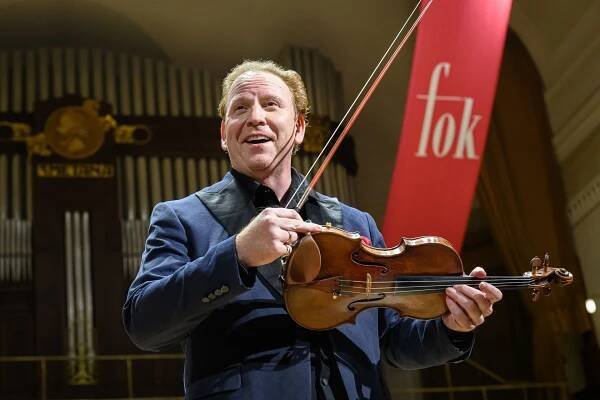 Daniel Hope uchvátil publikum charismatickým provedením Bruchova houslového koncertu