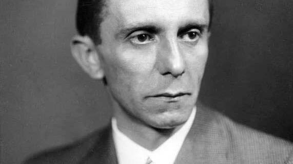 Joseph Goebbels na konci války nejdříve zabil své děti, následně spáchal s manželkou sebevraždu