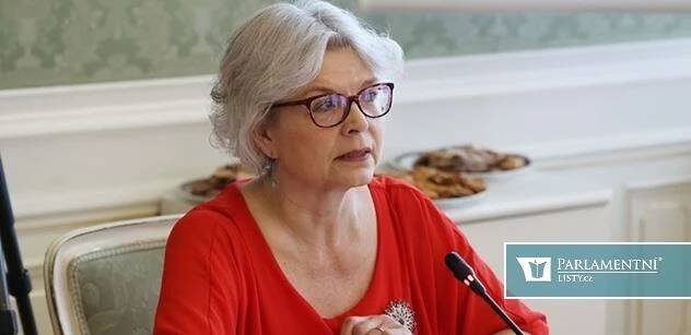 „Kdo nedojede pár hodin k urně, ať nevolí.“ Kovářová stírá volby poštou