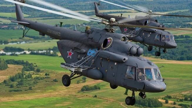 Video: Dron zasáhl za letu ruský vrtulník Mi-8 v nízké výšce a poslal ho k zemi. Stovky metrů „ryl nosem v zemi“, než explodoval