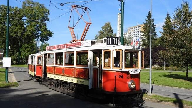 Pražské historické tramvaje se po úspěšném roce a půl rozloučily pod Ještědem i v Jablonci n. N.