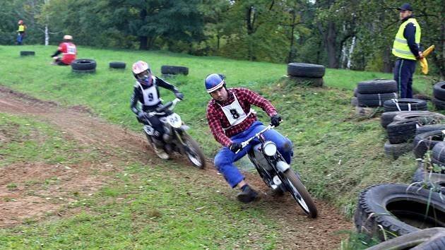 Okřesaneč ožil motokrosem. Fichtl Cup přinesl podívanou na legendární stroje