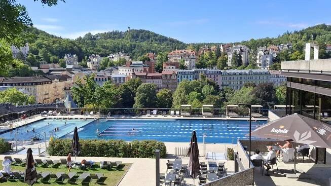 Bazén Thermal: kdysi pro všechny karlovaráky, dnes hlavně pro bohatou klientelu
