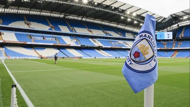 Manchester City se po nečekaném úmrtí fanouška zahalil do smutku. Probíhá sbírka