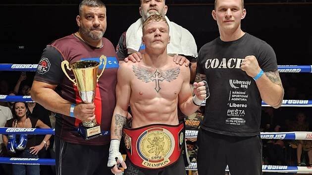 Tomáš Pelant: Bleskové KO a titul. Nová hvězda kickboxu zazářila na Enfusion