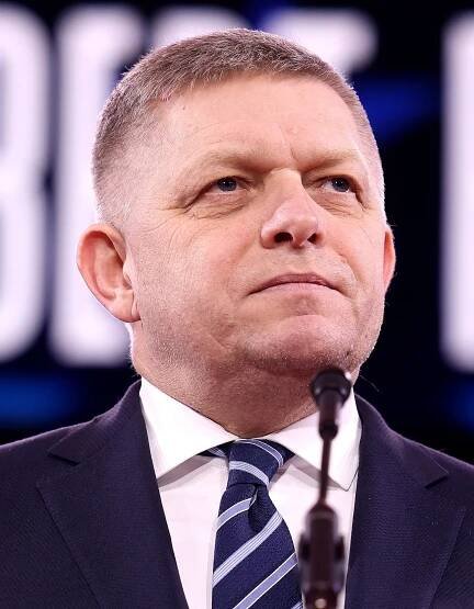 „Levice nemůže být o homosexuálech,“ říká Fico o vyloučení Směru–SD z evropských socialistů. Slovensko se pod...