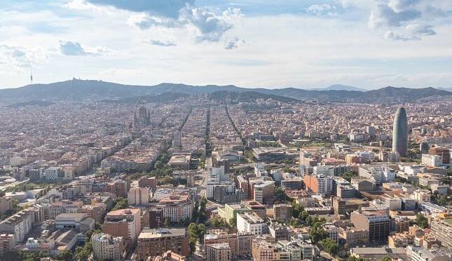 Pláže, tapas a AI. Barcelona kromě turistů čím dál víc láká i technologický byznys