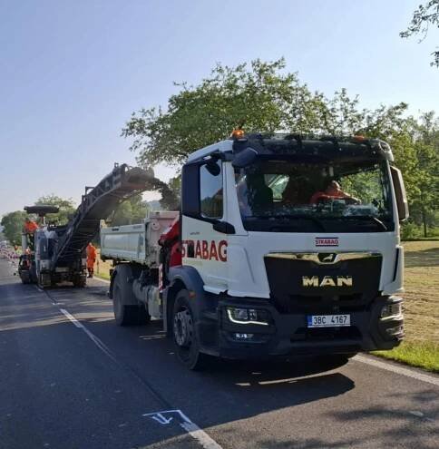 Oprava silnice I/50 ve Véskách si vyžádá kyvadlový provoz i objízdné trasy
