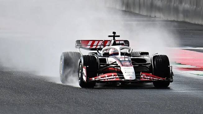 Obrazem: Návrat Romaina Grosjeana do kokpitu vozu F1