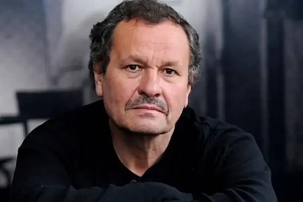 Miroslav Krobot ze seriálu Oktopus má doma dvě herečky, jednu krásnější než druhou