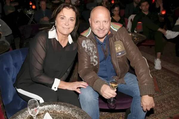Michal David a Marcela: Na svatebním snímku se k němu musela jeho o hlavu větší láska sklánět