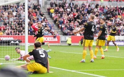 Manchester United prohrál 1:3 s Brentfordem, Fernandes neproměnil penaltu