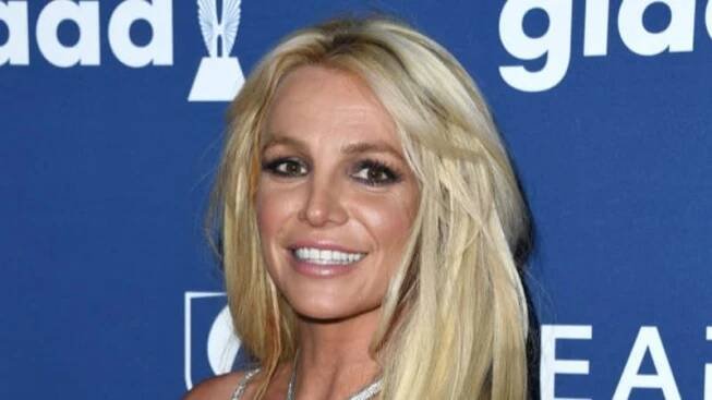 Britney Spears přiznala pád ze schodů: Fanoušci se bojí o její duševní zdraví