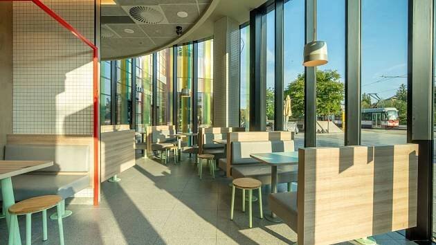 McDonald's v Šantovce otevřel po rekonstrukci. Takto teď vypadá