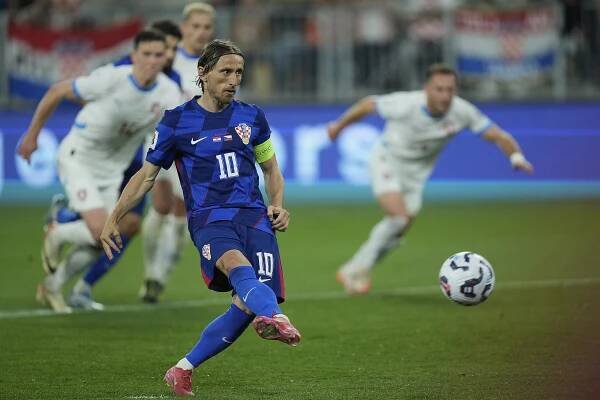 Modriče čeká česká premiéra: Je hezké být v Praze. Už si prohlédl stadion