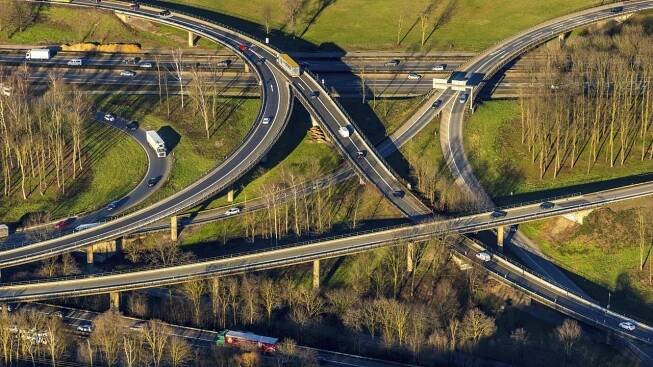 Hrozí Česku „předálničení“? Už dnes se hustota našich dálnic blíží Rakousku, se všemi negativy