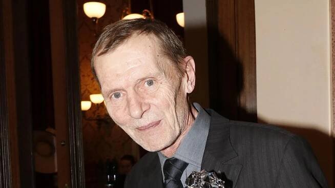 Syn Jiřího Schmitzera je celý táta. Vystudoval teologii, kněz ale není, je sociální pracovník