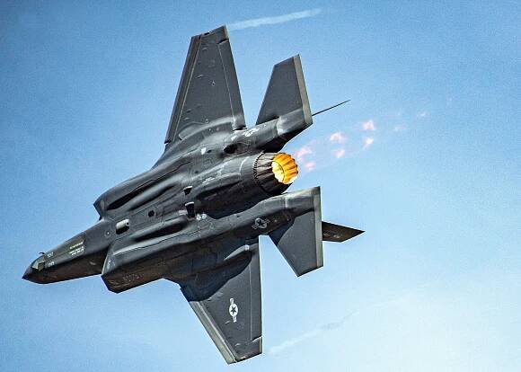 Havárii F-35 způsobila zamrzlá hydraulika. Letoun pak dorazil jeho počítač