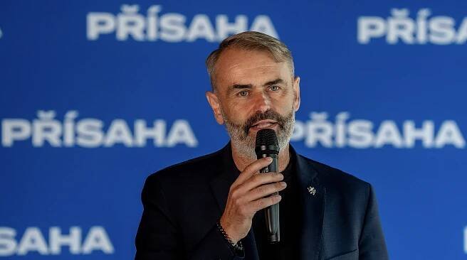 Šlachta podal trestní oznámení kvůli nemocničním zakázkám. Firma se brání