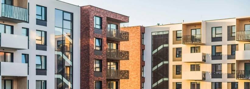 Praha jako třetí nejdražší město v Evropě. Hůř na tom jsou už jen Amsterdam a Athény