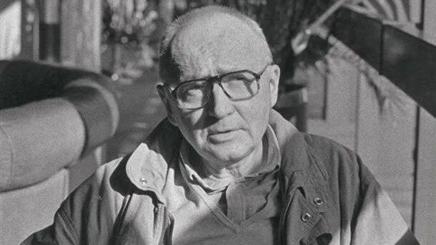 Uzavřený herec Jiří Adamíra měl v životě tajemství, která už neodhalíme. Sám sebe pálil cigaretou