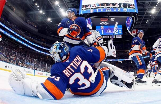 Rittich při premiéře za Islanders slaví triumf. Hertl gólem nasměroval Vegas k výhře 6:5 proti Bostonu