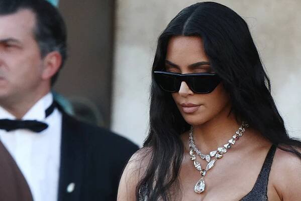 Kim Kardashian oznámila, že má mozkové aneurysma