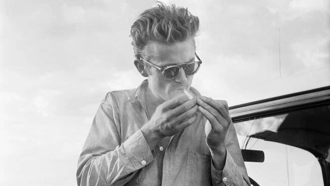 Příliš mladý na smrt,dost starý pro nesmrtelnost. Před sedmdesáti zemřel herec James Dean