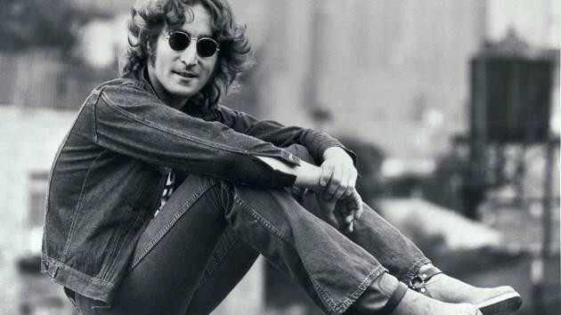 KVÍZ: John Lennon by slavil 85 let. Znáte slova muže, který nevěřil na Beatles?