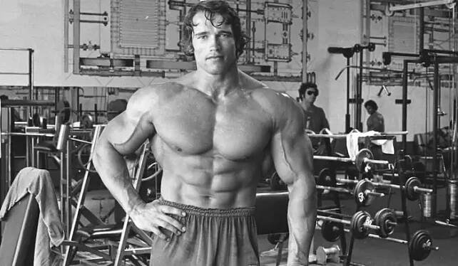 Arnold odhalil svůj recept na svaly, zároveň ale prosí mladé, aby ho nenásledovali