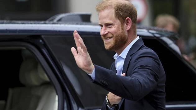Je to jako s Dianou. Usmíření brání poradci, řekl princ Harry o vztahu s králem