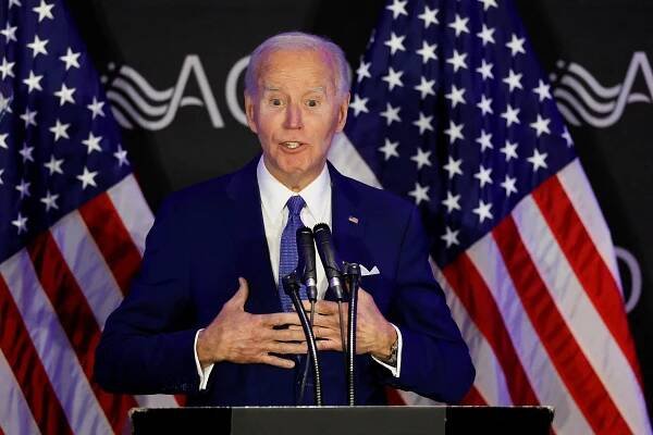 Biden v karavanu a bez výdělku. Firmy se ho bojí angažovat i kvůli Trumpovi