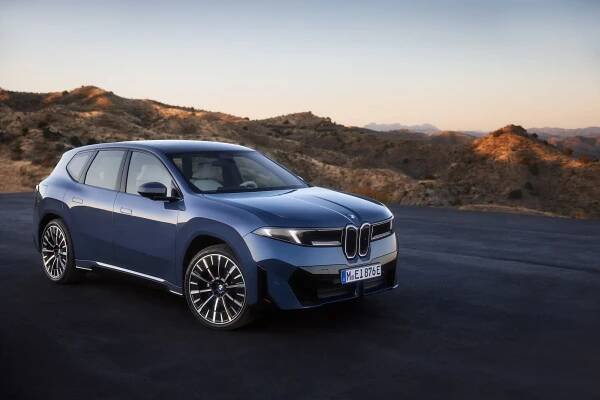 BMW rozjede maraton nových modelů. Každých šest týdnů ukáže nové auto