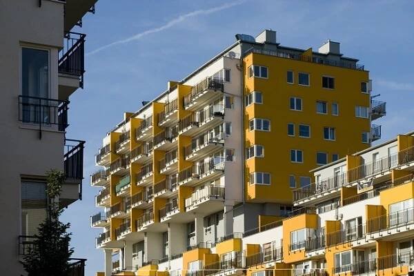 Bytové domy rostou hlavně v Praze, regionům dominují rodinné domy