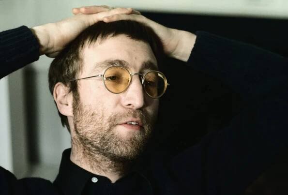 Plachý i dominantní, závislák i starostlivý táta: John Lennon se narodil před 85 lety - Expres FM