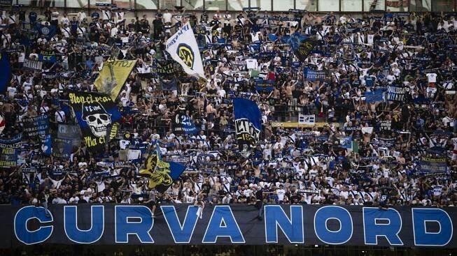 Napjatá atmosféra na San Siru. Fanoušci Interu bojují s vedením klubu