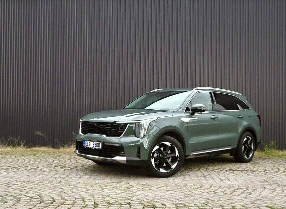 Galerie: Kia Sorento PHEV: Rodinný dostavník