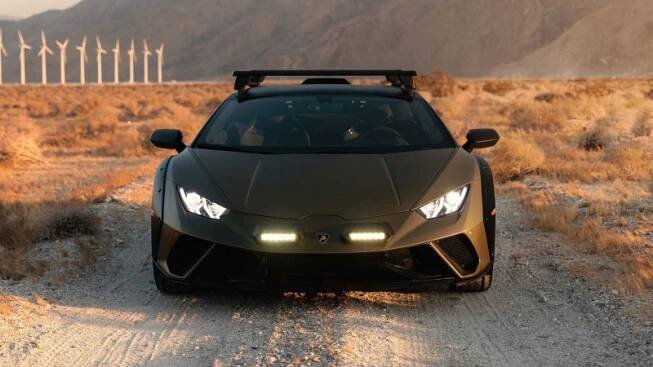 Nejméně jeden člověk používá zdánlivě absurdní terénní sporťák Lamborghini k tomu, k čemu byl stvořen
