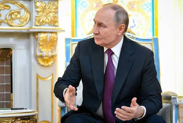Byly to naše rakety, řekli mi to teď. Putin se před Alijevem kál za sestřelené letadlo