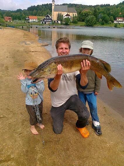 Chytil monstrum z Lipna. Bez podběráku dostal štiku 112 cm a 12 kg