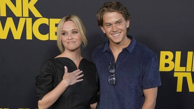 Fešák po mámě! Reese Witherspoon popřála synovi k narozeninám. Lidé žasnou nad jejich podobou, ženám se podlamují kolena