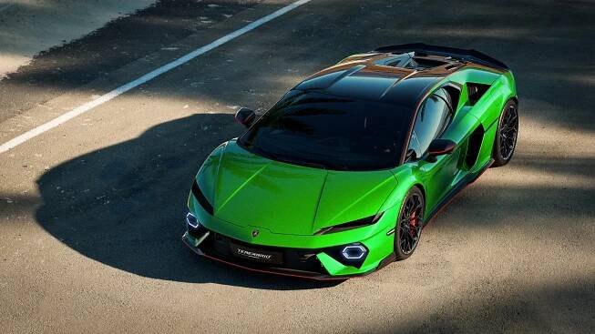 Bohatí nejsou hloupí. Raději počkají, než dát víc za stejné Lamborghini, říká šéf italské značky