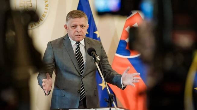 Fico se na Ukrajině sešel se Zelenským. S poselstvím od Putina