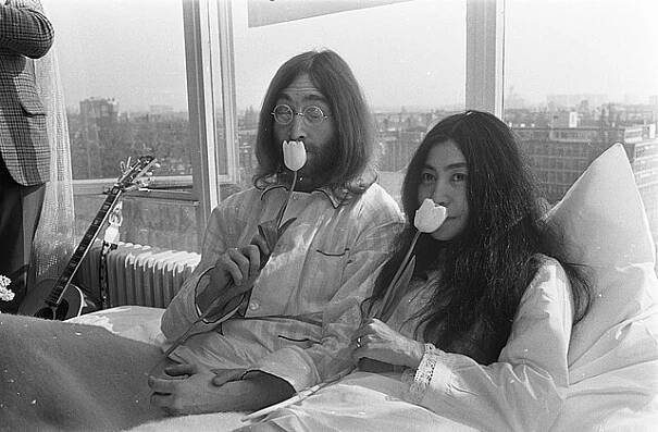 Nenáviděná Yoko Ono: Manželku Johnna Lenonna vinil svět z rozpadu legendárních Beatles. Co dělá dnes?